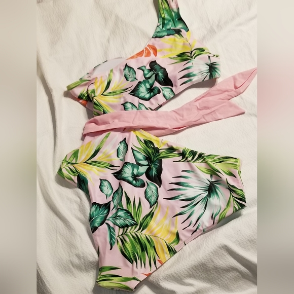 NWOT FLORAL CUT OUT MONOKINI BELTED REMOVABLE PADS LARGE - Picture 4 of 7